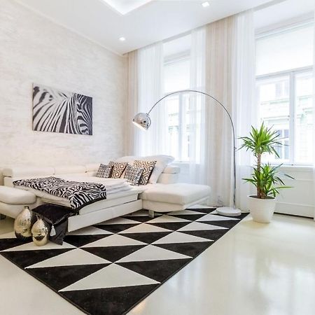 Stylish Apartment 5 Minutes Walk From City Center ปราก ภายนอก รูปภาพ