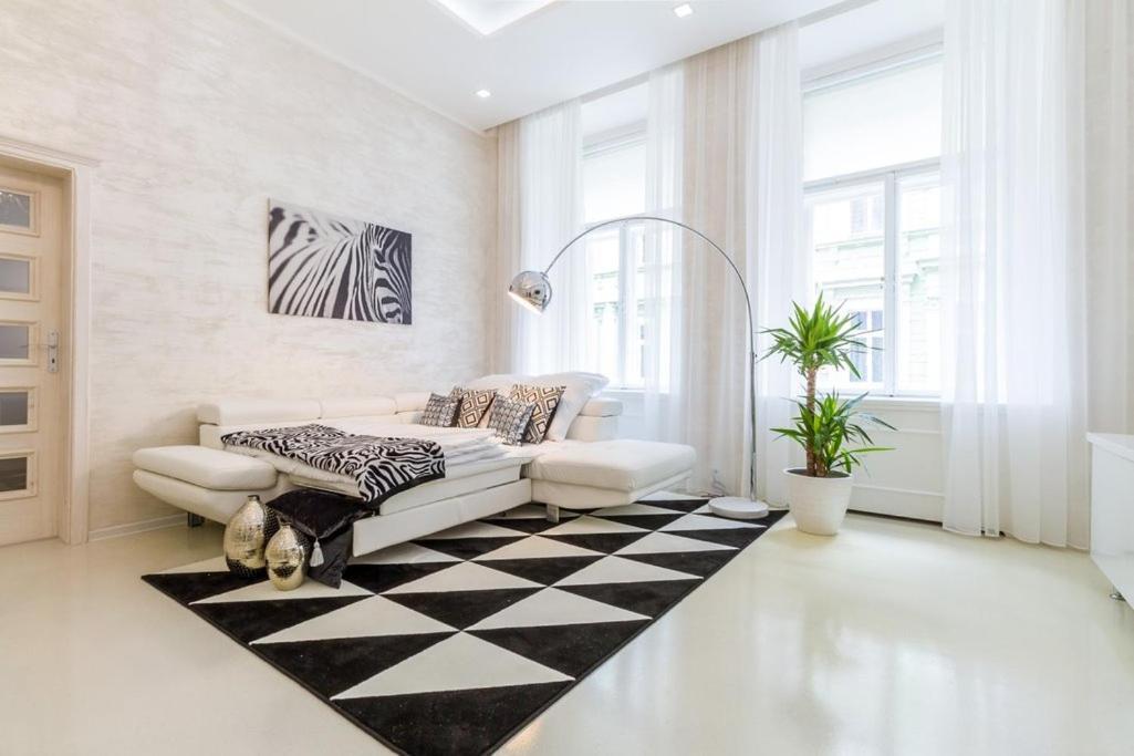 Stylish Apartment 5 Minutes Walk From City Center ปราก ภายนอก รูปภาพ