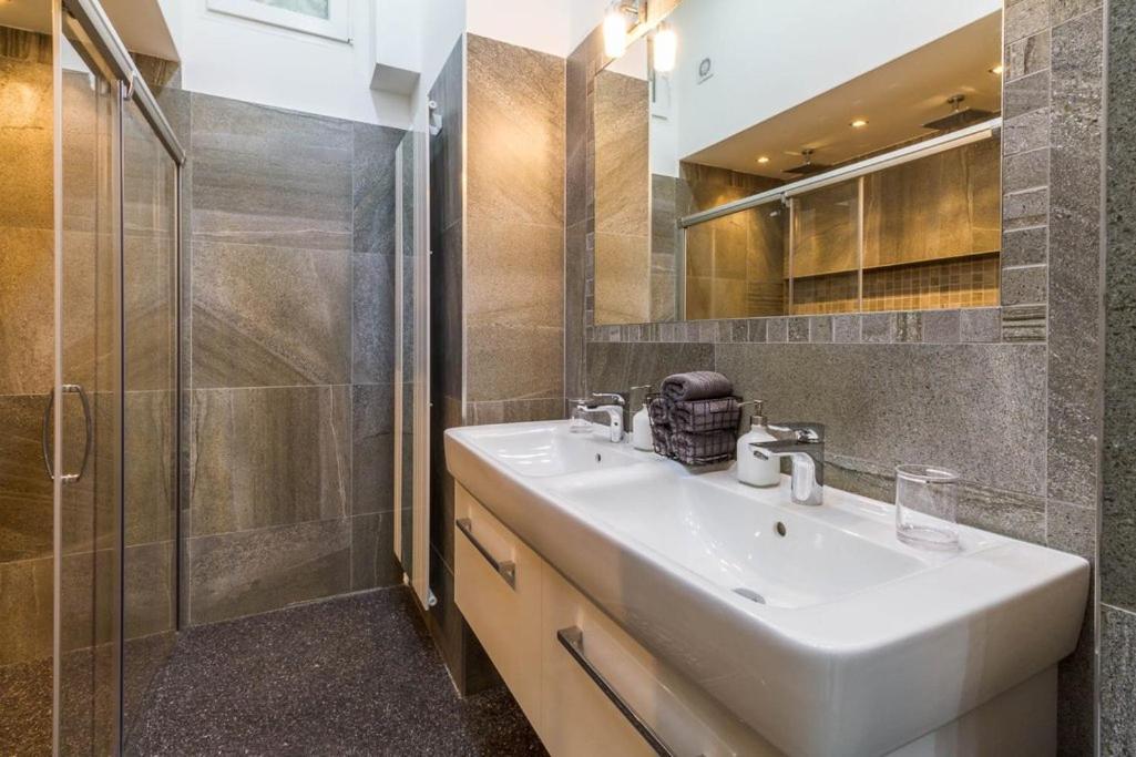 Stylish Apartment 5 Minutes Walk From City Center ปราก ภายนอก รูปภาพ